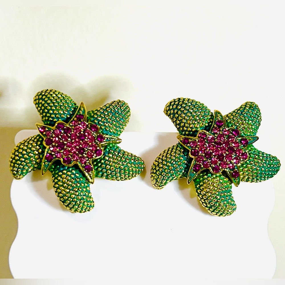Barrera vintage starfish clip on Earrings. Yellow gold plated EUC